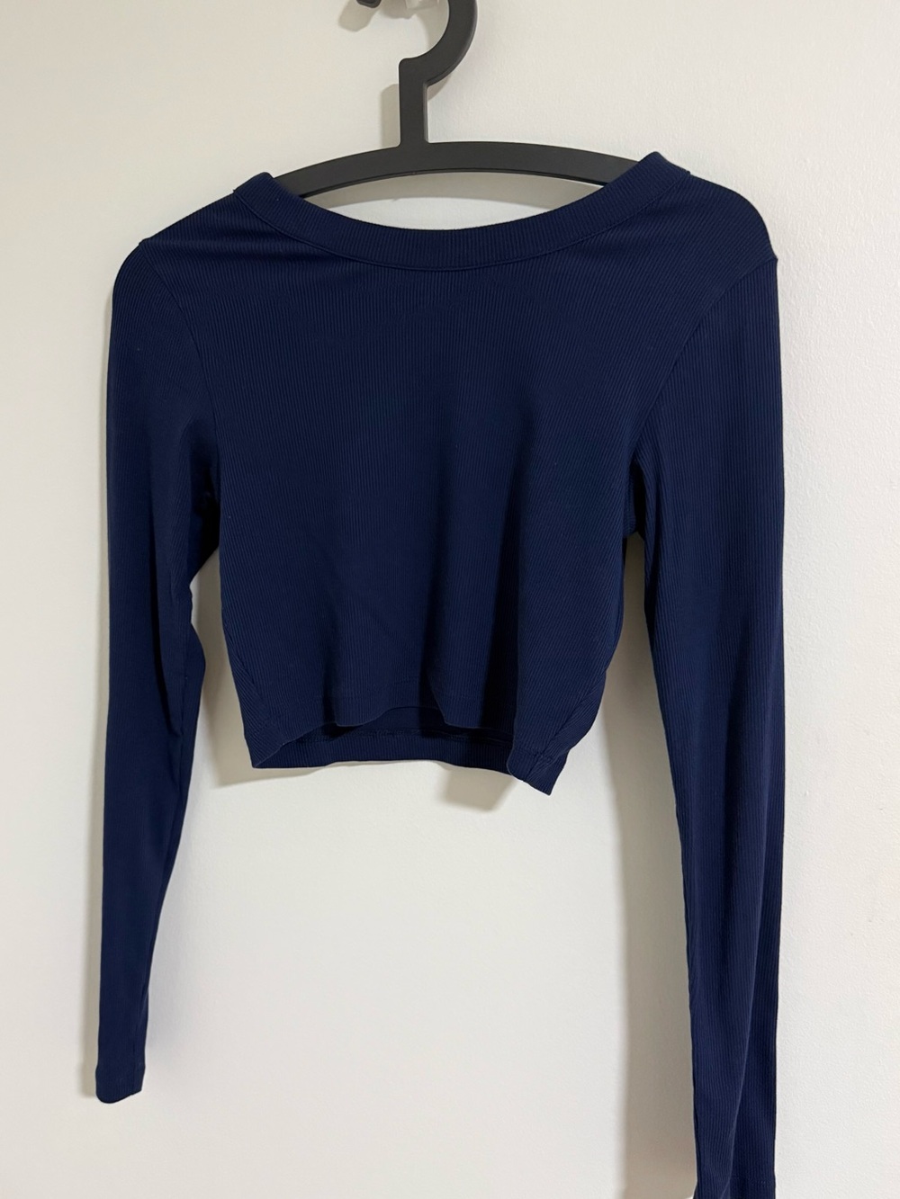 PINK Victoria Secret Women’s Navy Long Sleeve Ribbed Crop Top